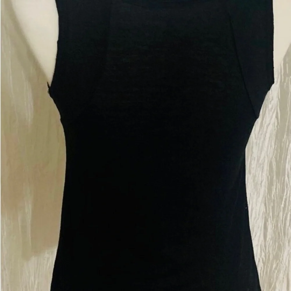 Disney Women's Minnie Mouse Tank Top Size Medium EUC - Picture 2 of 3